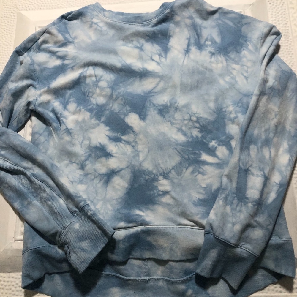 Blue tie sweatshirt, with longer sleeves and thumb hole, size small, Rarely worn
